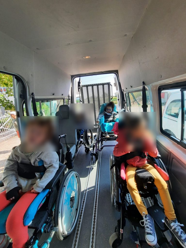 En route pour l'IME avec les copains !